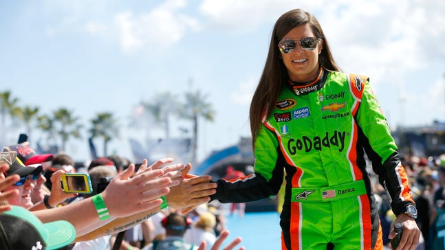 Danica Patrick among top 5 on Yahoo's list of most-searched athletes